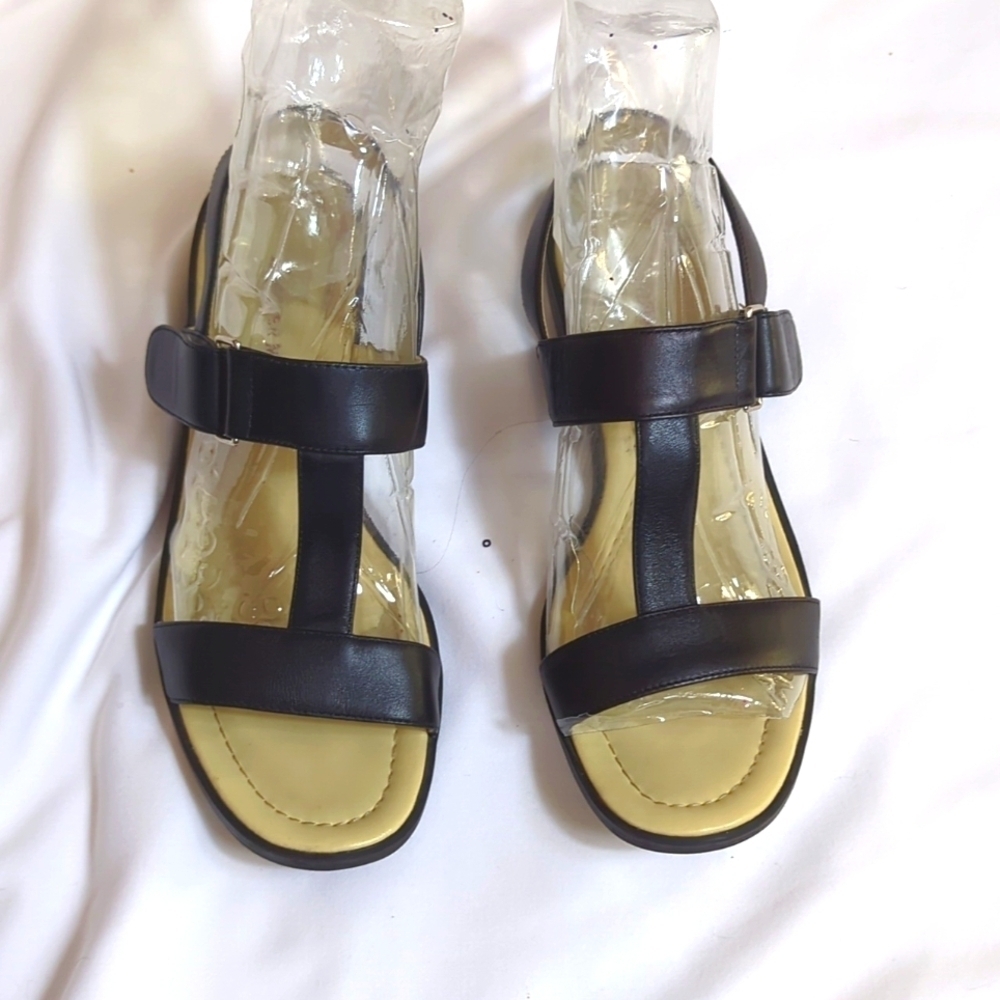 Jennifer Moore Black Sandals size 7.5